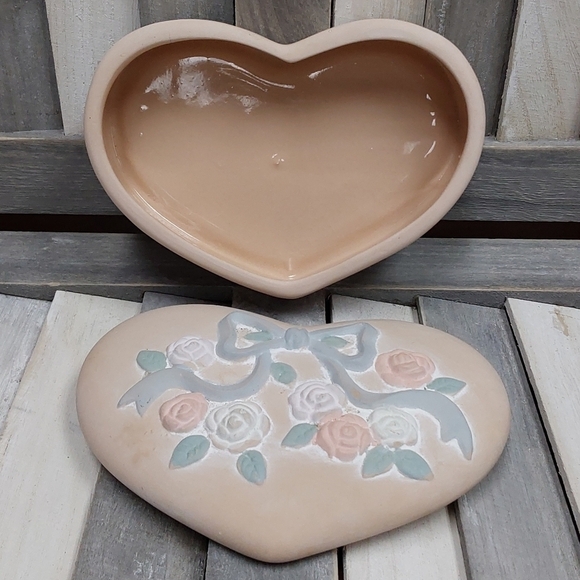 Vintage Heart Trinket Box - Picture 3 of 7